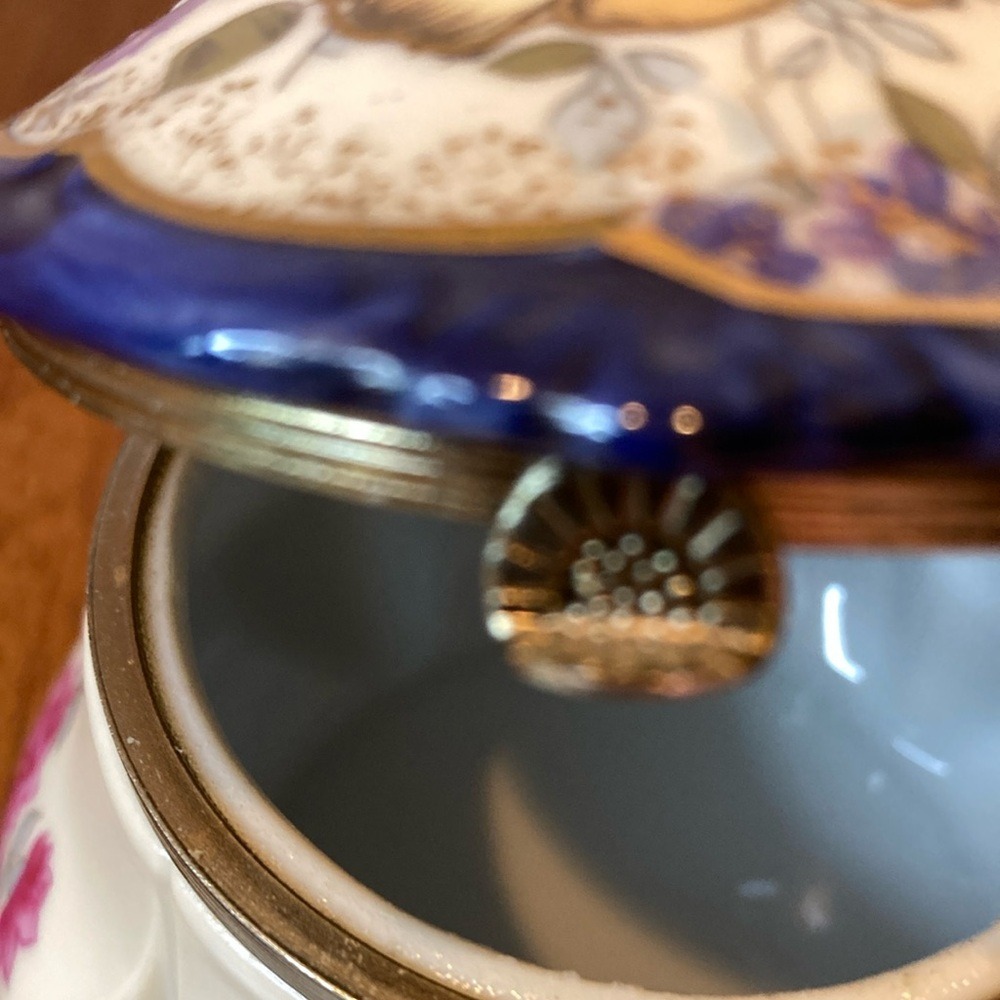 FW & Co Vintage Hand Painted Floral‎ Porcelain Hinged Trinket Box England - Picture 14 of 14
